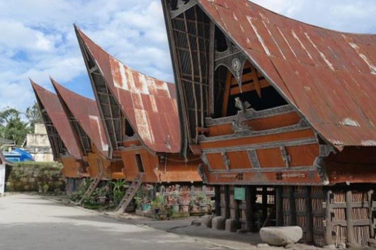 Rumah Bolon, Rumah Adat Tradisional Suku Batak di Kabupaten ...